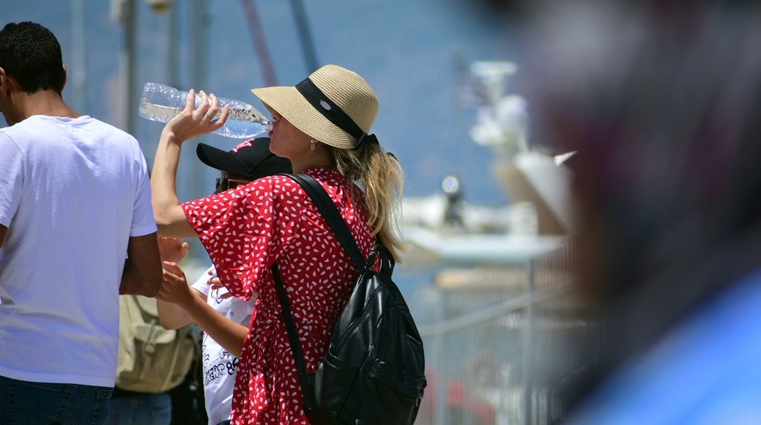 Το κύμα καύσωνα διέπει τη χώρα 