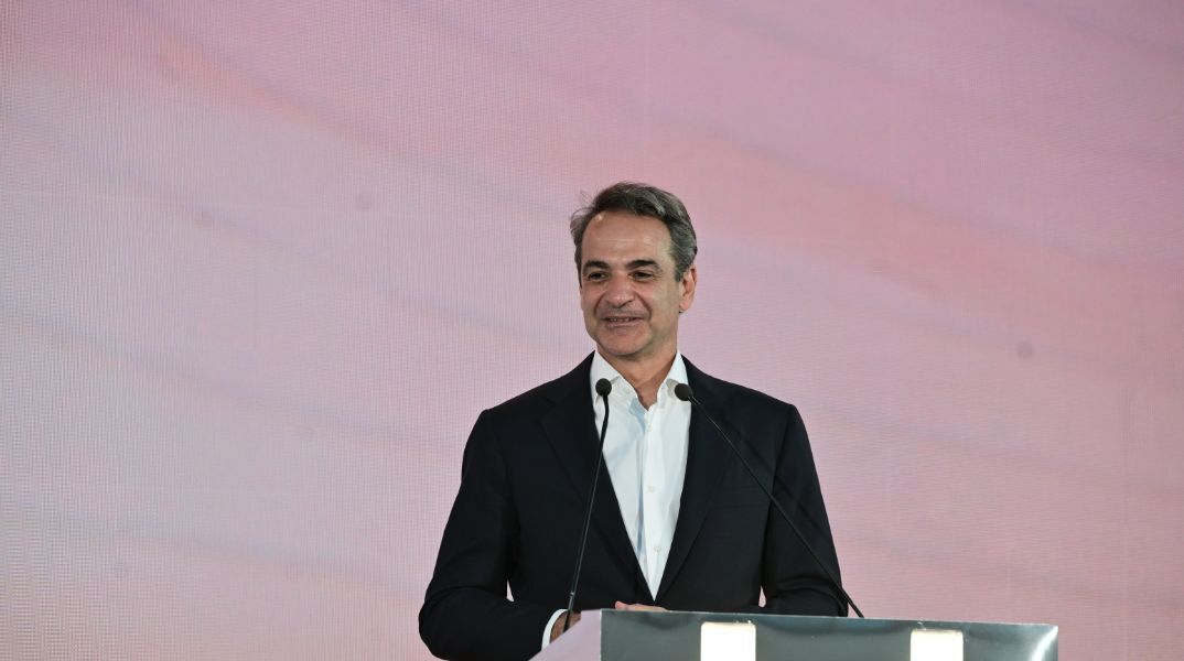 Ο πρωθυπουργός Κυριάκος Μητσοτάκης στα εγκαίνια του Πύργου του Πειραιά 