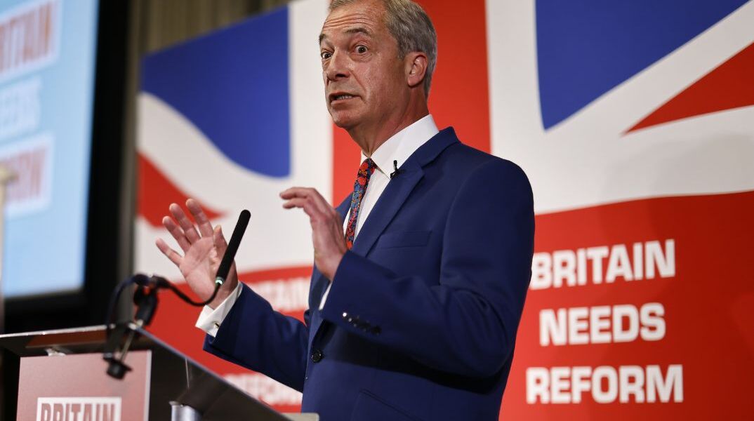 Φάρατζ: Μια γυναίκα τον περιέλουσε έξω από μια παμπ