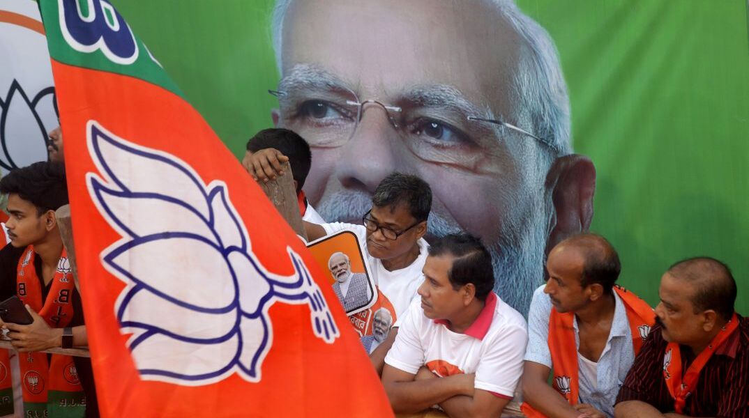 Ινδία: Πύρρειος η νίκη του Ναρέντρα Μόντι