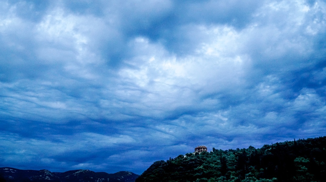 Μικρή πτώση θα σημειώσει η θερμοκρασία την Πέμπτη - Πού αναμένονται βροχές