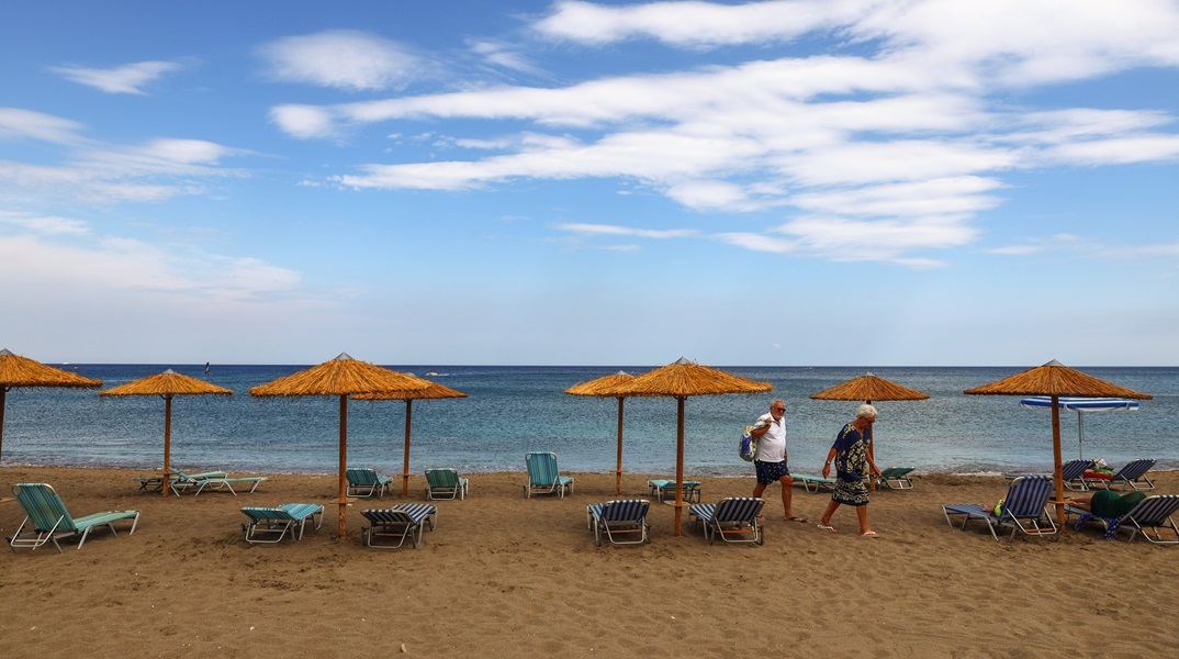 Ρόδος: Απομακρύνονται οι αυθαίρετες κατασκευές στην παραλία Αγία Μαρίνα 