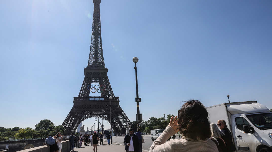Παρίσι 2024: Ολυμπιακοί κύκλοι στον Πύργο του Άϊφελ 