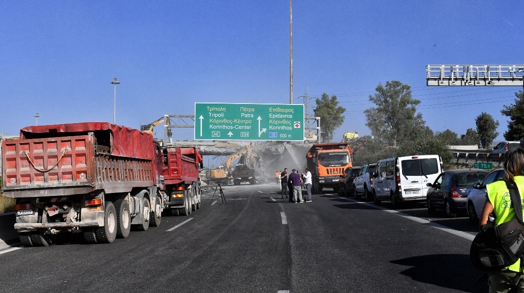 φορτηγα, δρομος γεφυρα, πινακιδες
