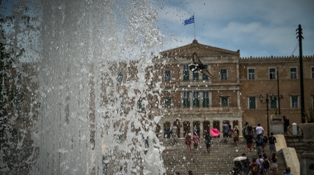 συντριβανι, σκαλοπατια, κοσμος, Βουλη