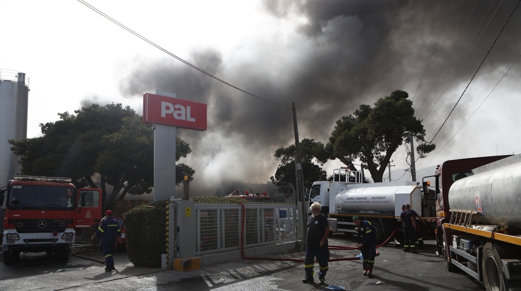 πυροσβεστες, φωτια, εργοστασιο