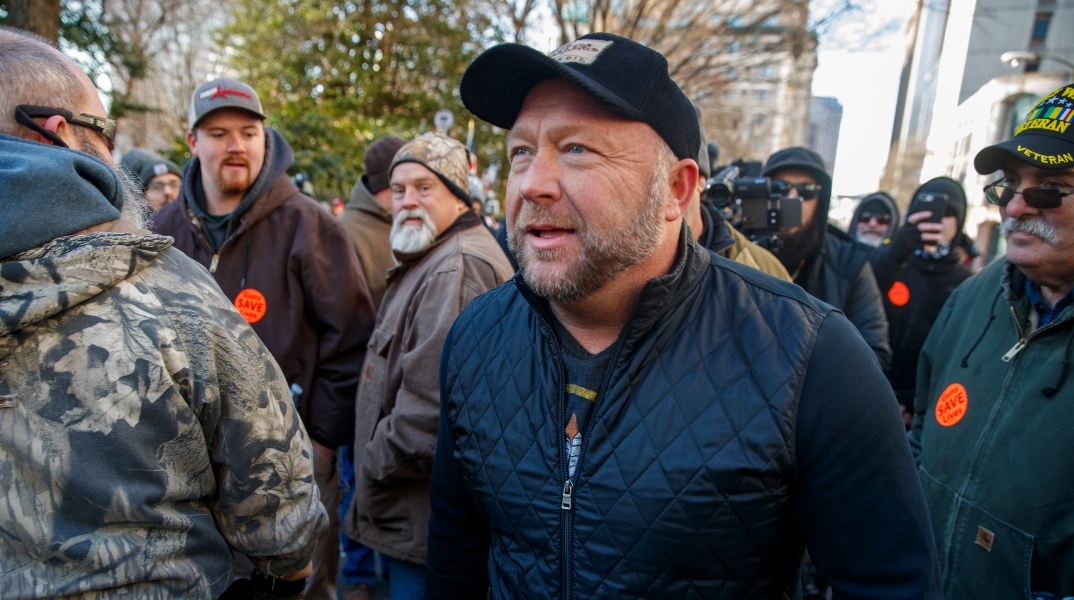 O Άλεξ Τζόουνς