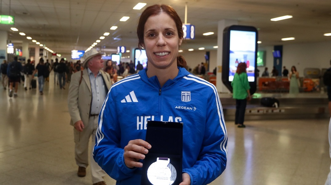 Η Κατερίνα Στεφανίδη με το ασημένιο μετάλλιο 