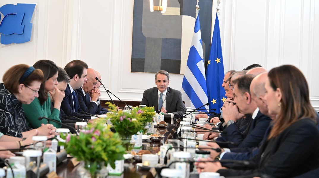 Το νέο Υπουργικό Συμβούλιο υπό τον πρωθυπουργό