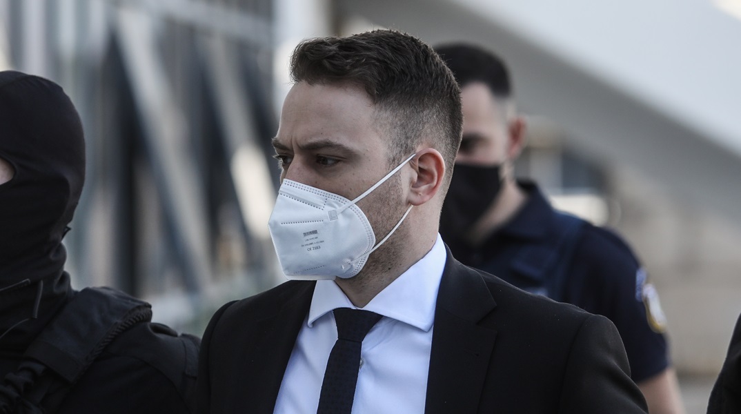 Ολοκλήρωσε τις Πανελλήνιες εξετάσεις ο Μπάμπης Αναγνωστόπουλος 