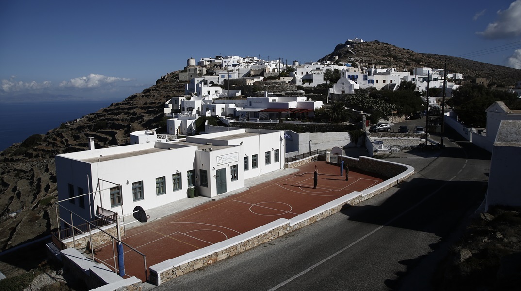 Σίκινος: Άκαρπες οι έρευνες για τις δύο αγνοούμενες τουρίστριες - Φόβοι για εγκλωβισμό σε δύσβατο σημείο 