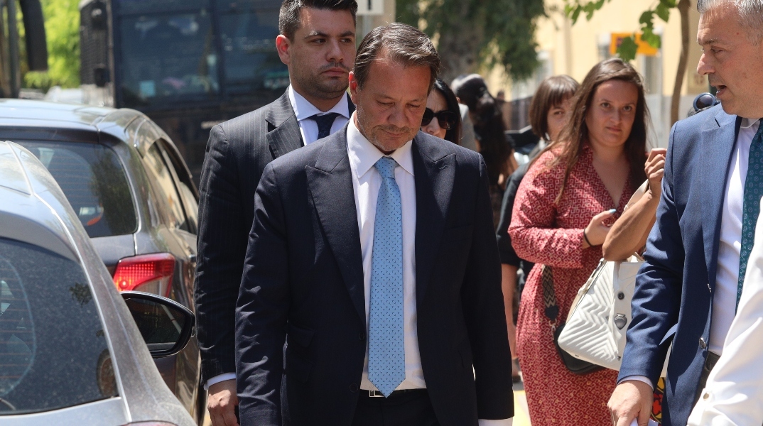 ανδρες, γυναικες στο δρόμο, αυτοκινητο