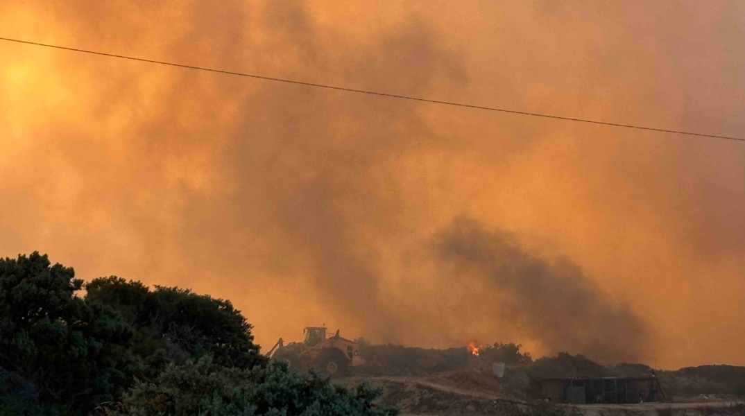 Φωτιά στη Μήλο