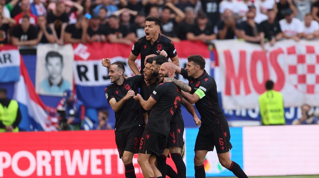 ποδοσφαιριστες πανυγηριζουν