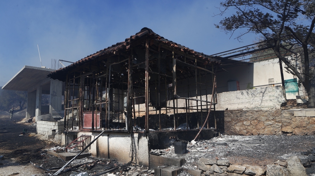 καμμενο σπιτι