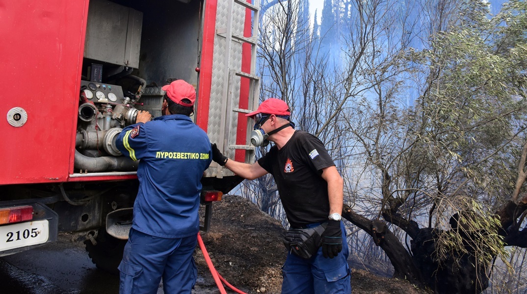 Υπό πλήρη έλεγχο η φωτιά στη Βαρυμπόμπη - Στο σημείο έσπευσαν ισχυρές πυροσβεστικές δυνάμεις