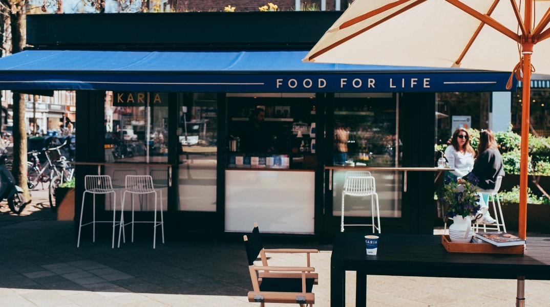 Ο Νικόλας Mostrous έφερε τον τρόπο ζωής της Ικαρίας στο Άμστερνταμ