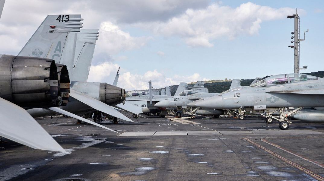 Οι Χούθι υποστηρίζουν ότι επιτέθηκαν κατά του αεροπλανοφόρου Eisenhower