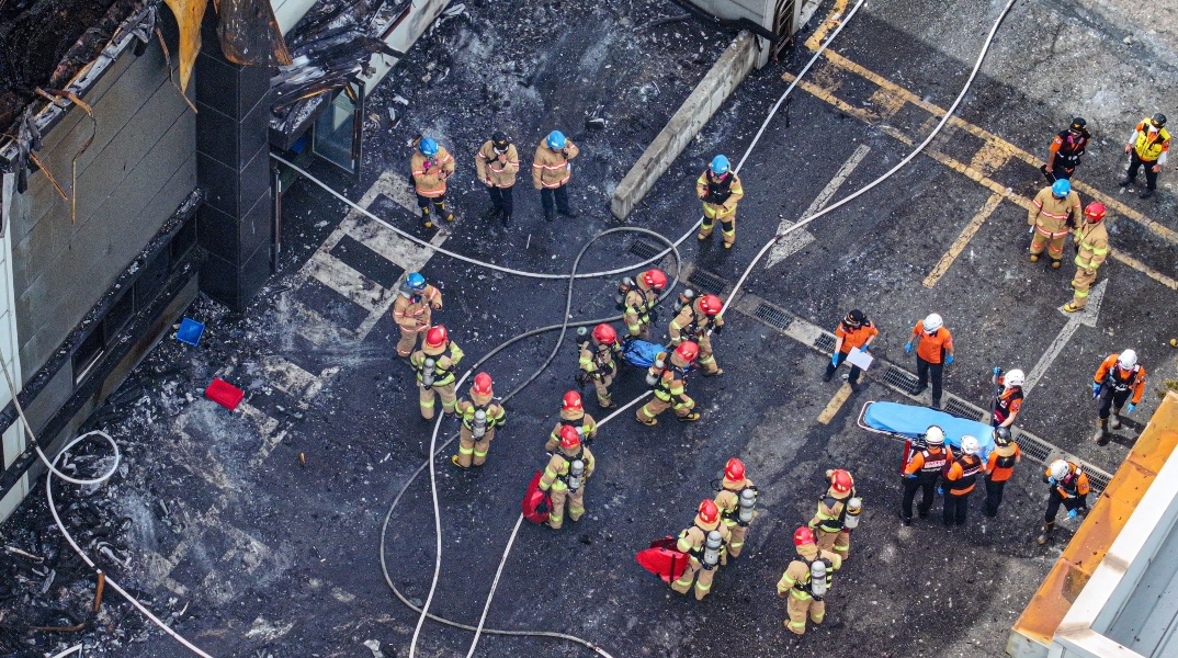 διασωστες, καμμενο εργοστασιο