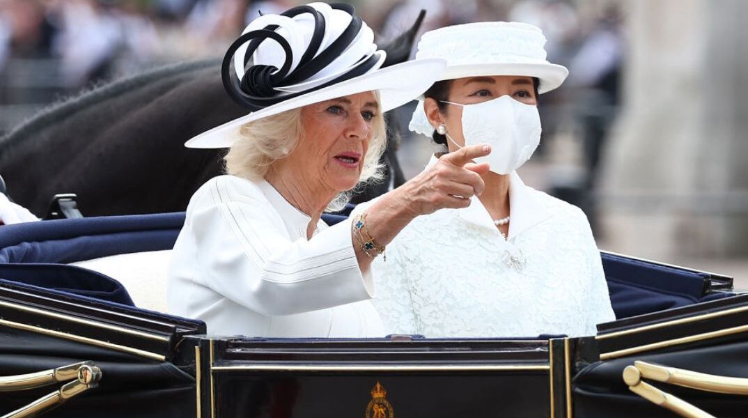 Ο απίθανος λόγος που η αυτοκράτειρα Μασάκο φόρεσε μάσκα στην Βρετανία