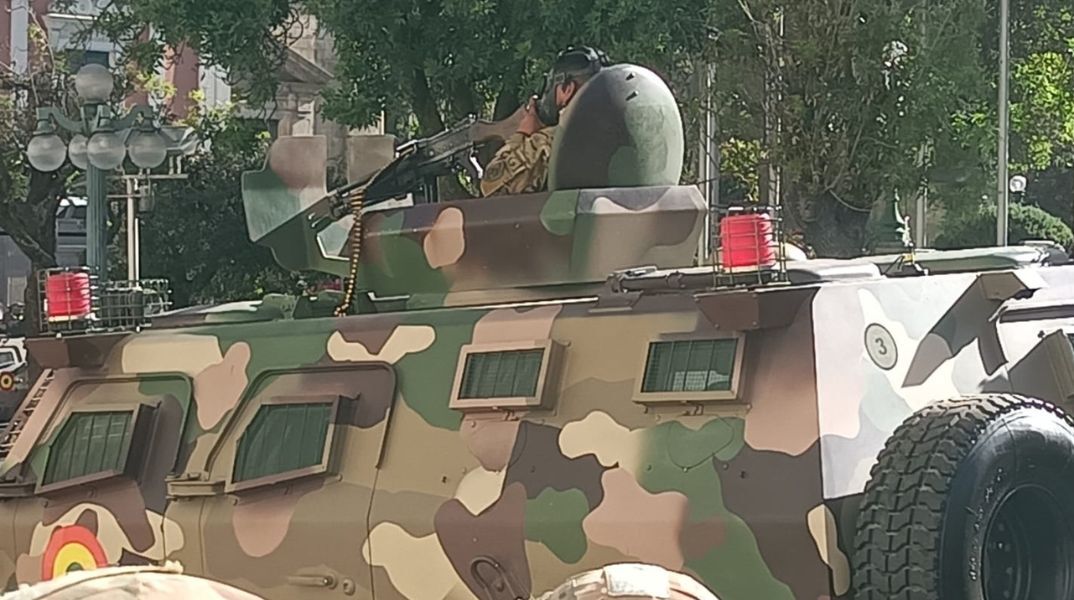 Κινήσεις τανκς κοντά στο Προεδρικό Μέγαρο 