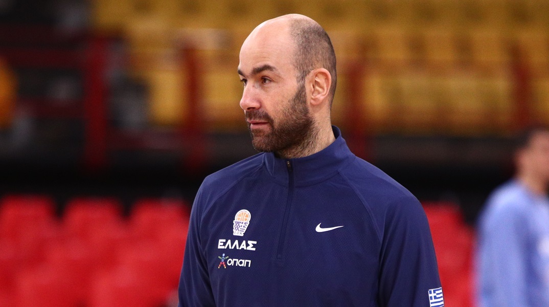 Ο γιος του Βασίλη Σπανούλη δε σταματάει να ευστοχεί σε τρίποντα στην προπόνηση της Εθνικής (video)