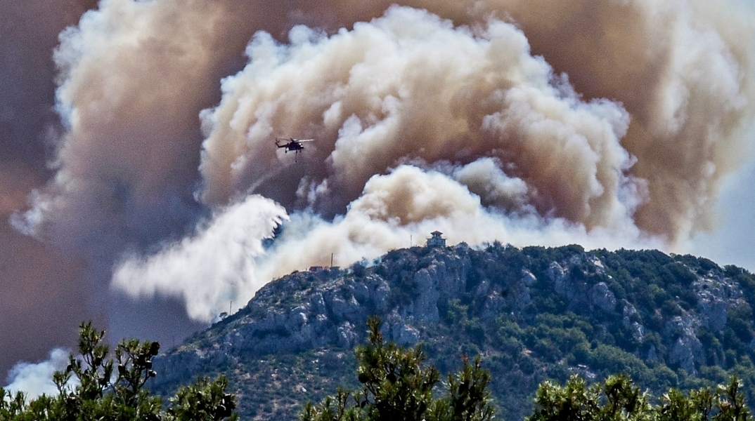 βουνο, φωτια, καπνος, ελικοπτερο