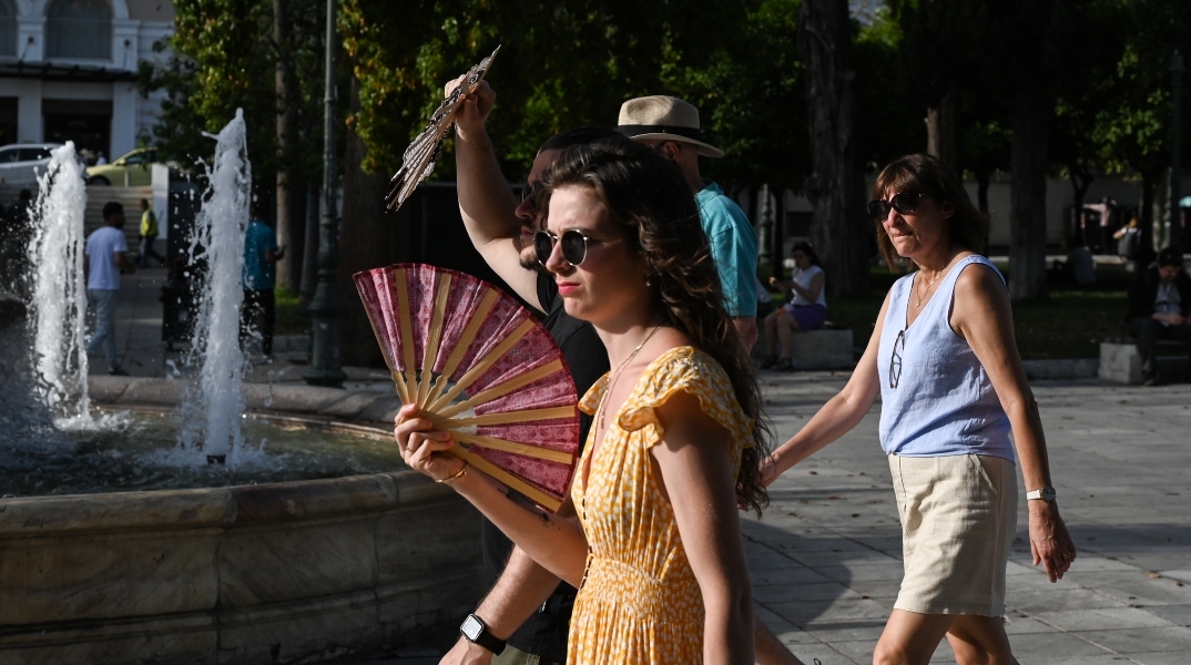 περαστικοι, συντριβανι, πλατεια