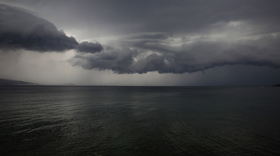 Καιρός: Στροφή 180 μοιρών τις επόμενες ημέρες - Έρχονται πτώση της θερμοκρασίας και μπουρίνια