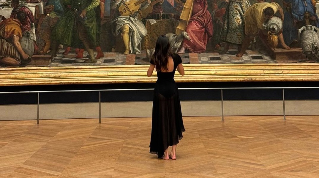 Η Κένταλ Τζένερ περπάτησε ξυπόλητη στο Λούβρο κατά τη διάρκεια ιδιωτικής επίσκεψης