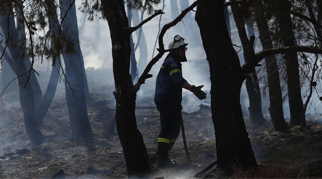 Για τη φωτιά στα Γλυκά Νερά εστάλη ειδοποίηση 112 