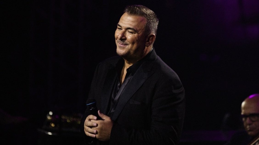 Αντώνης Ρέμος: Γκρεμίζεται το εκκλησάκι του στη Μύκονο