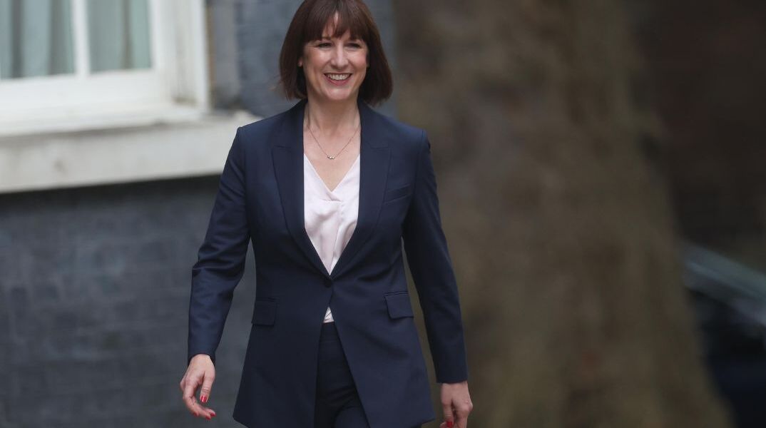 H Ρέιτσελ Ριβς έγινε η πρώτη γυναίκα υπουργός Οικονομικών στην ιστορία της Βρετανίας 