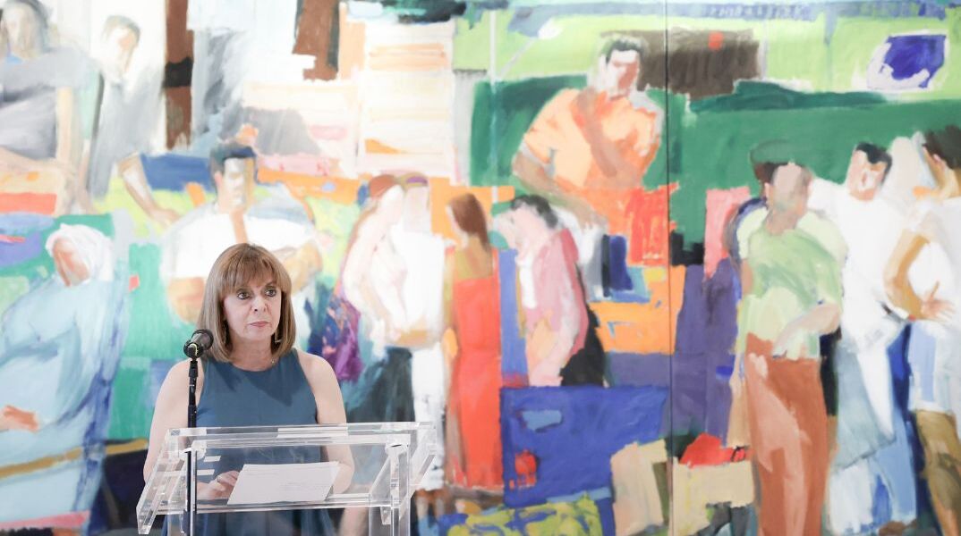 Κατερίνα Σακελλαροπούλου: Εγκαινίασε την έκθεση «Δημοκρατία» – 50 χρόνια από τη Μεταπολίτευση