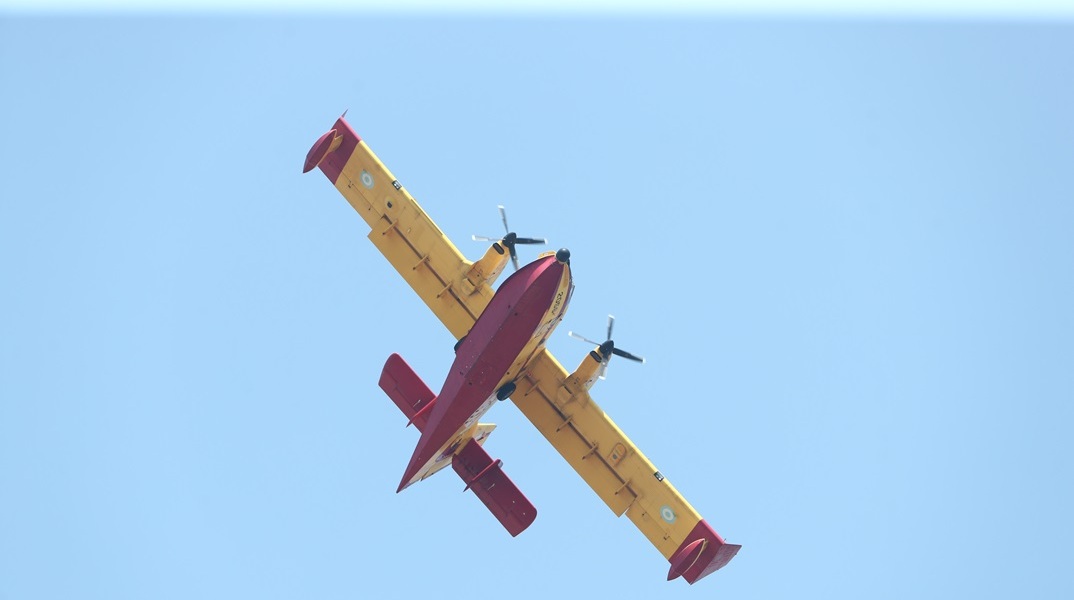 Φωτιά σε χαμηλή βλάστηση στον Αρχάγγελο Λακωνίας - Σηκώθηκαν εναέρια μέσα