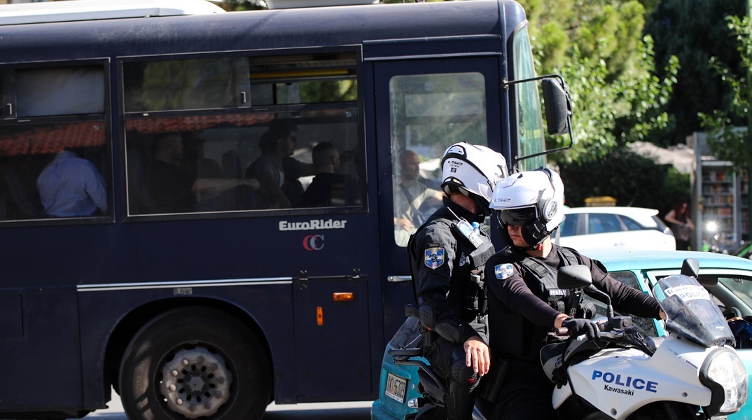 Κύκλωμα εκβιαστών: Προφυλακιστέοι επτά από τους οχτώ κατηγορούμενους