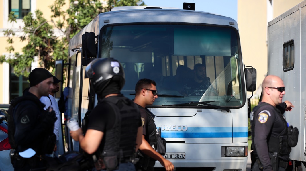 Κύκλωμα εκβιαστών: Προφυλακίστηκαν δύο ακόμη μέλη - Ανάμεσά τους και ο «αρχηγός»