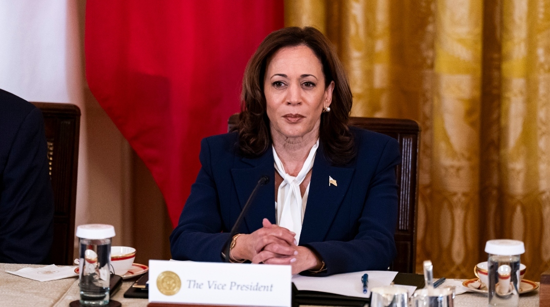 Η Κάμαλα Χάρις ανακοίνωσε επισήμως την υποψηφιότητα της για το χρίσμα των Δημοκρατικών