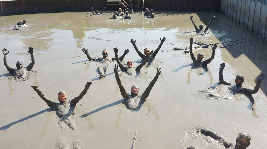 Λασπόλουτρο στις Κρηνίδες