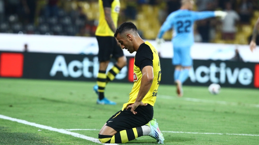 ποδοσφαιριστης της ΑΕΚ