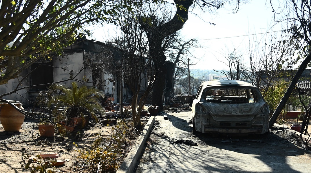 Φωτιά στην Αττική: Ακατάλληλες 104 κατοικίες μέχρι τώρα