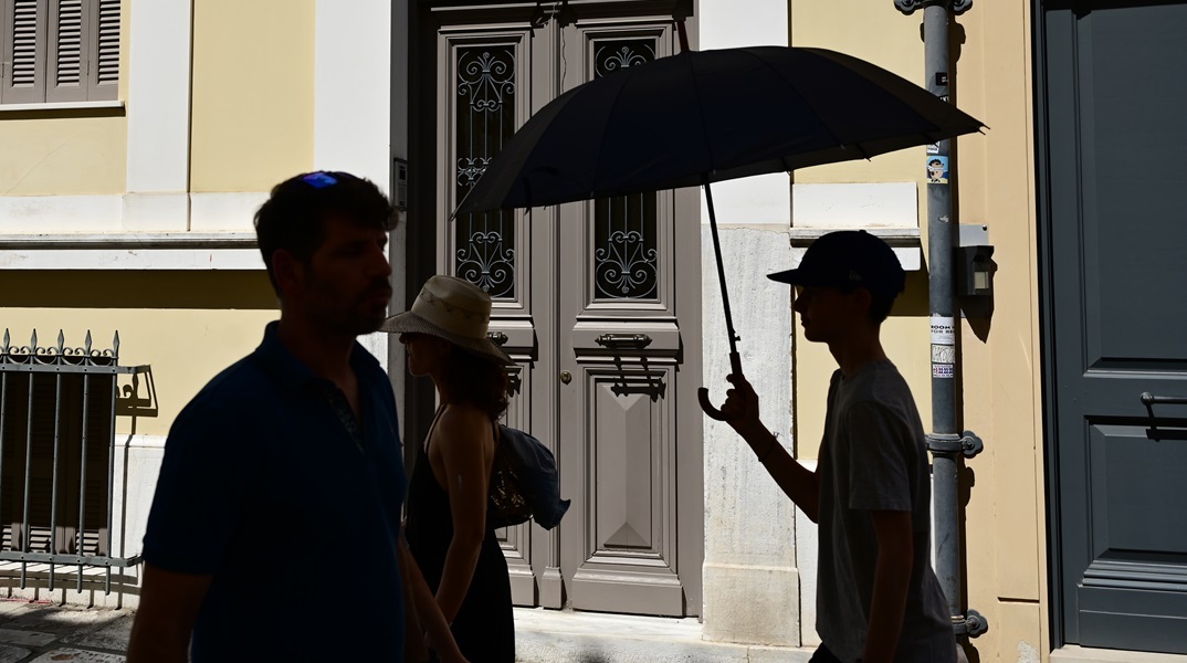 Καιρός: Το Σάββατο η τελευταία μέρα με 40αρια και ισχυρά μελτέμια στο Αιγαίο