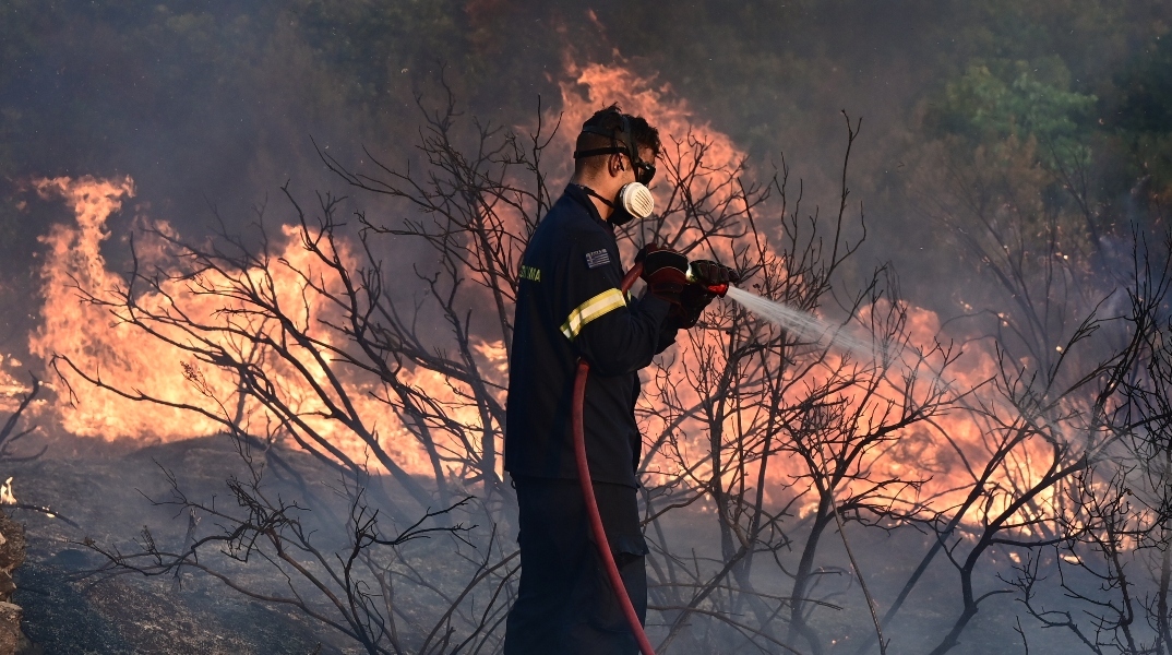 Οριοθετήθηκε η φωτιά στον Άγιο Στέφανο Αττικής