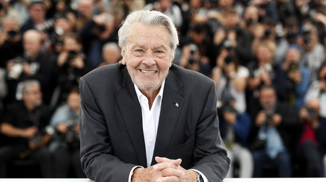 Μακρόν για τον θάνατο του Αλέν Ντελόν: Έκανε τον κόσμο να ονειρεύεται