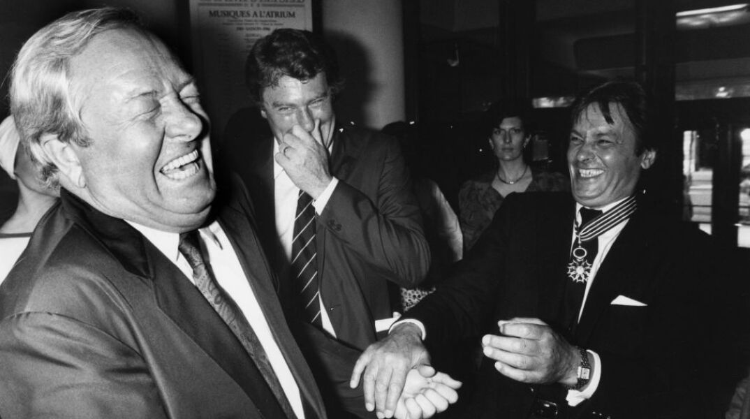 Η περίεργη σχέση του Aλέν Ντελόν με την πολιτική: Δήλωνε Γκωλικός, ήταν φίλος με τον Λεπέν αλλά και τον Τζακ Λανγκ