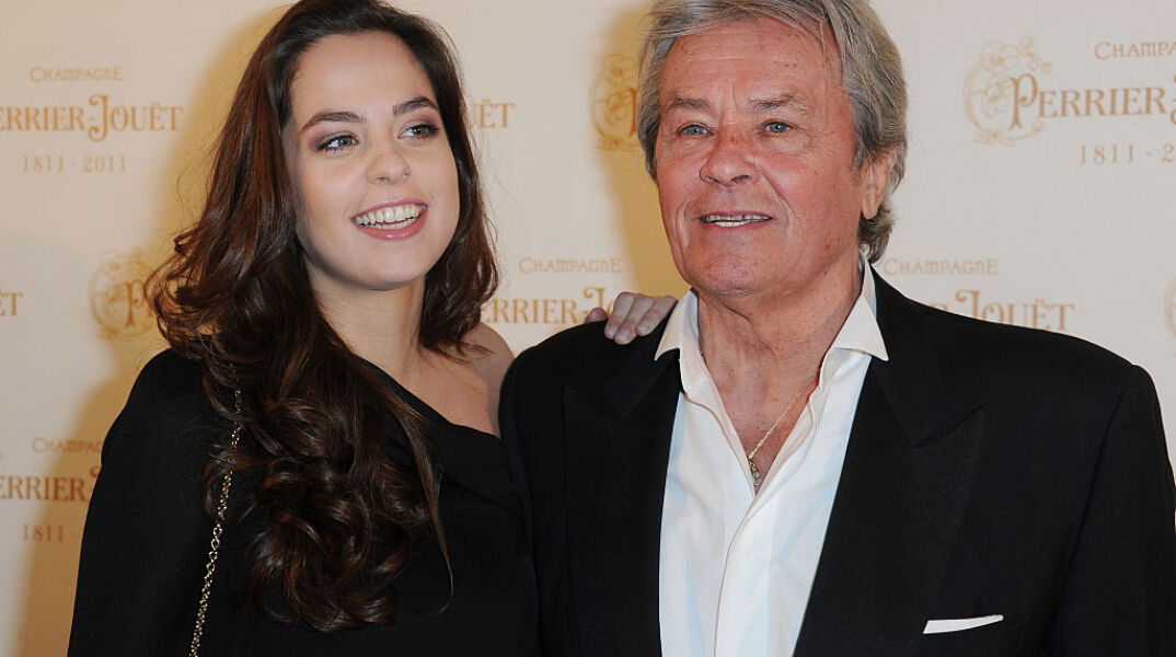 Ο αλληλοσπαραγμός στην οικογένεια του Αλέν Ντελόν και η μήνυση στον γιο του