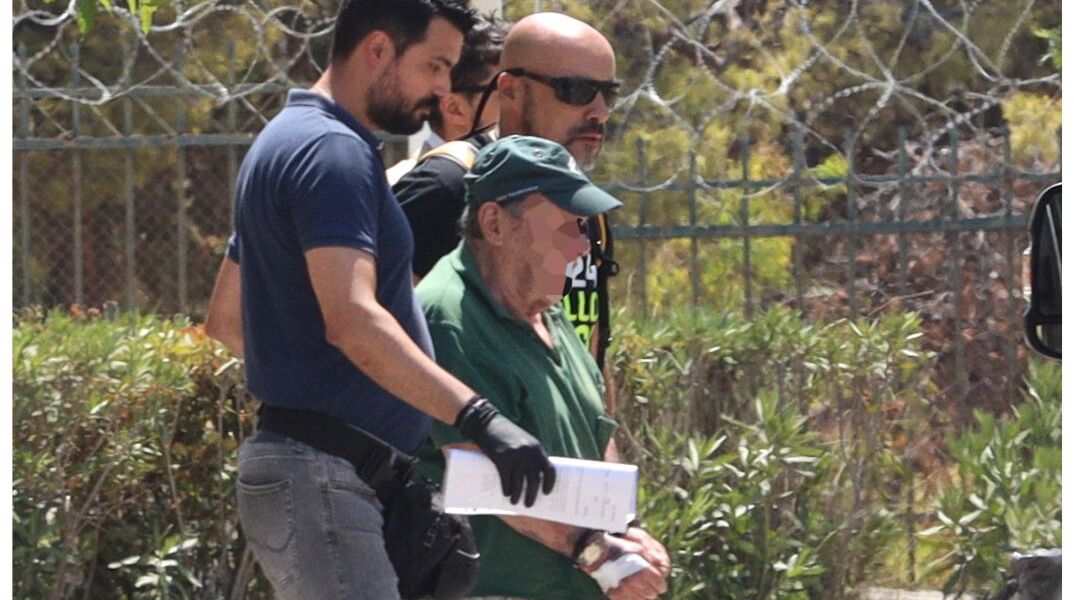 Γλυκά Νερά: Εικόνες ντοκουμέντο από τη δράση του 80χρονου φερόμενου εμπρηστή