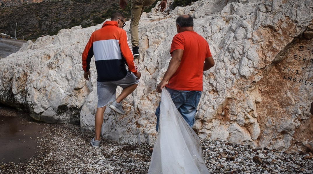 Κέρκυρα: Τουρίστρια έπεσε από γκρεμό - Στο σημείο έχουν σπεύσει οχήματα της Πυροσβεστικής και εθελοντές