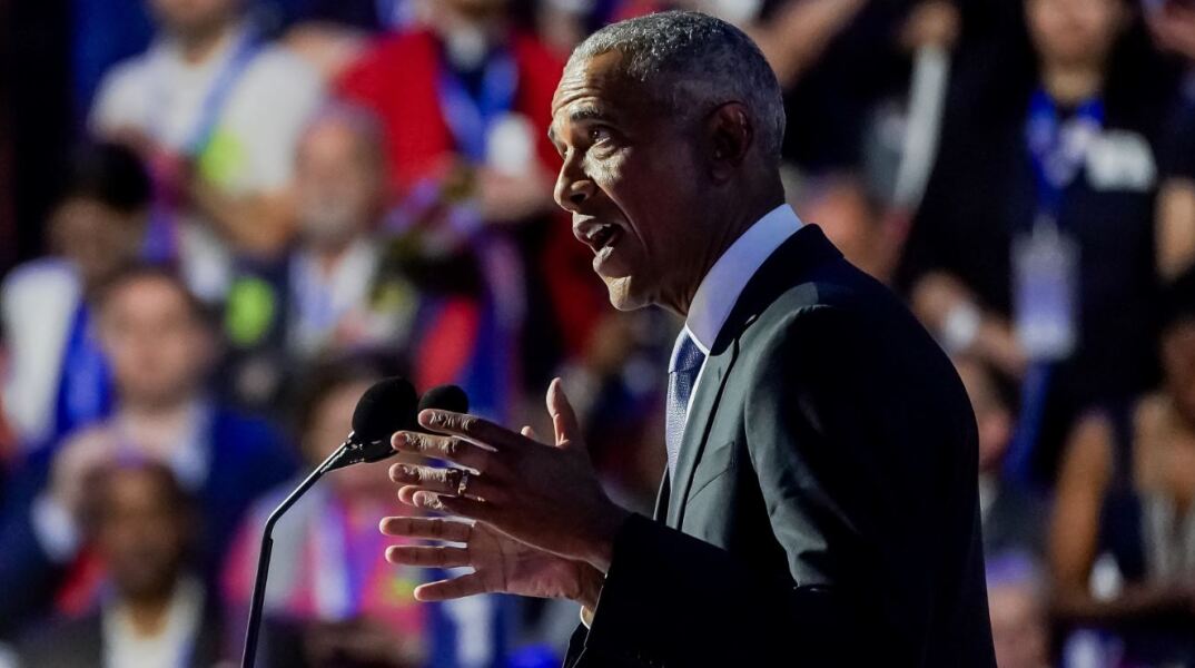 «Yes, she can»: Οι ΗΠΑ είναι έτοιμες για την πρόεδρο Χάρις, λέει ο Ομπάμα