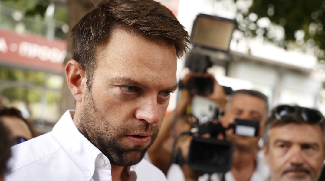 Κασσελάκης προς εργαζόμενους της Αυγής και του Κόκκινου: «Πώς πάει παιδιά;» - «Εσείς πού είστε;» του απάντησαν (Βίντεο)